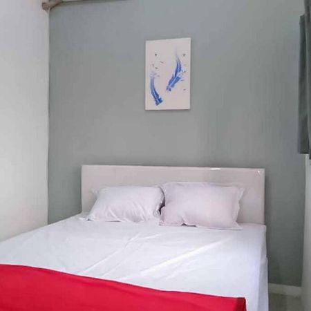 Reddoorz Near Alun Alun Magetan Hotel Exterior photo