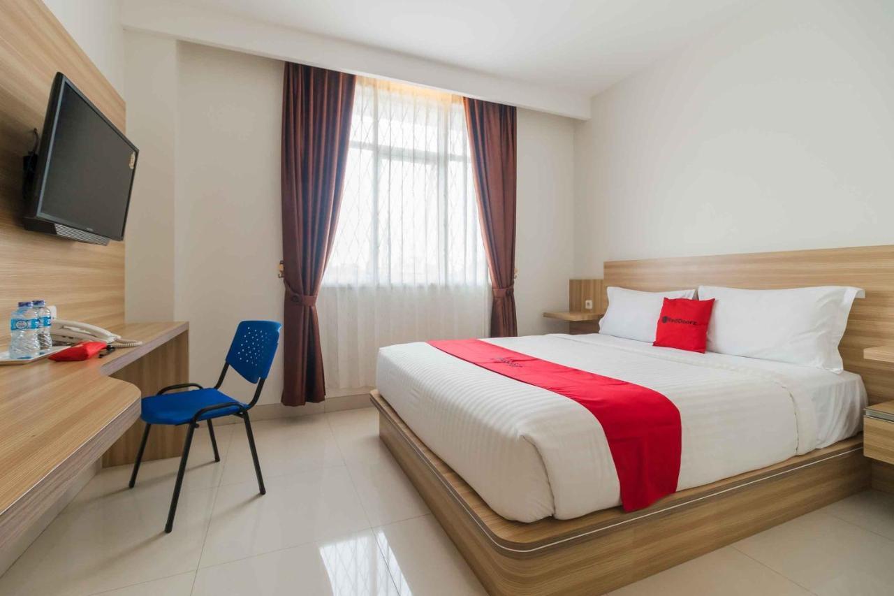 Reddoorz Near Alun Alun Magetan Hotel Exterior photo